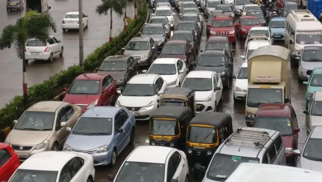 Traffic snarls on the Jogeshwari–Vikhroli Link Road. (Pratik Chorge) Traffic snarls on the Jogeshwari–Vikhroli Link Road. (Pratik Chorge)