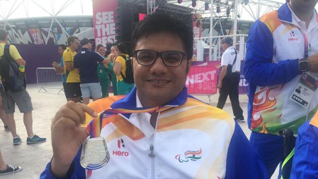 Amit Saroha poses with his medal after winning the silver at the World Para Athletics Championships.(HT Photo)