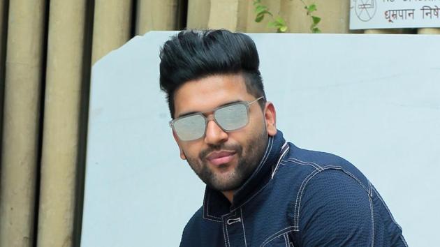 Singer Guru Randhawa is best known for his song Suit Suit Karda.(Shivam Saxena/HT)