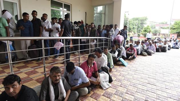 A large number of ex-servicement and those who have served in Haryana State Industrial Force submitted applications on Monday for the post of SPOs.(Sanjeev Verma/HT PHOTO)