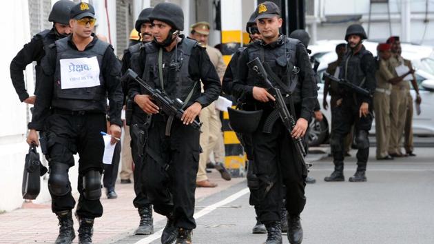 A mock drill was conducted by ATS commandos at UP Vidhan Sabha in Lucknow on Sunday. (Subhankar Chakraborty/HT PHOTO) A mock drill was conducted by ATS commandos at UP Vidhan Sabha in Lucknow on Sunday. (Subhankar Chakraborty/HT PHOTO)