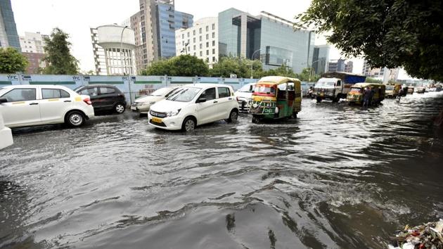 Noida: Rain brings down temperature, but increases traffic congestion ...