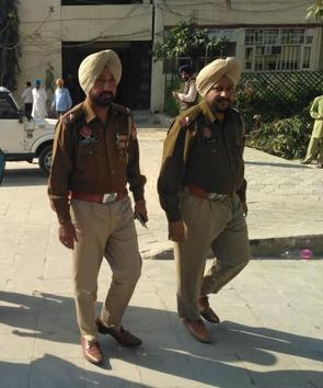 ASI Baljinder Singh Chatha (left) and ASI Balkar Singh.(HT Photo)