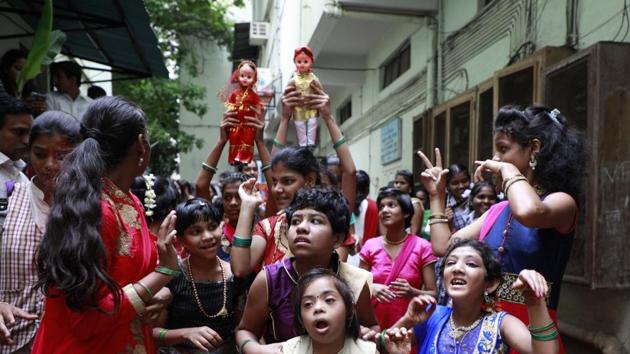 Children take the ‘bride’ and the ‘groom’ on a procession after their wedding. (Rahul Raut/HT PHOTO) 