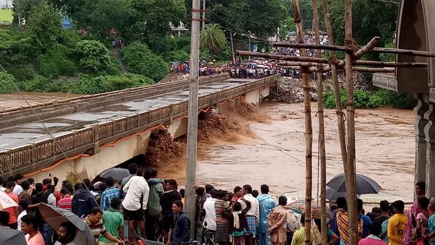 Rains triggered by a low pressure over Bay of Bengal since Saturday have led to flash floods in Nagabali and Kalyani rivers of Rayagada district affecting over 7,000 people in Kalyansinghpur block. (HT PHOTO) Rains triggered by a low pressure over Bay of Bengal since Saturday have led to flash floods in Nagabali and Kalyani rivers of Rayagada district affecting over 7,000 people in Kalyansinghpur block. (HT PHOTO)