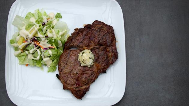 Ketogenic diets are high on fats, moderate in proteins and extremely low in carbs, which means you don’t have to avoid fats. You also don’t lose muscle during the weight loss process. (Getty Images/iStockphoto)