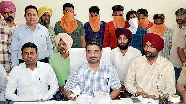 Assistant inspector general STF Rachpal Singh (centre) during a press conference in Amritsar on Tuesday.(Sameer Sehgal/HT)