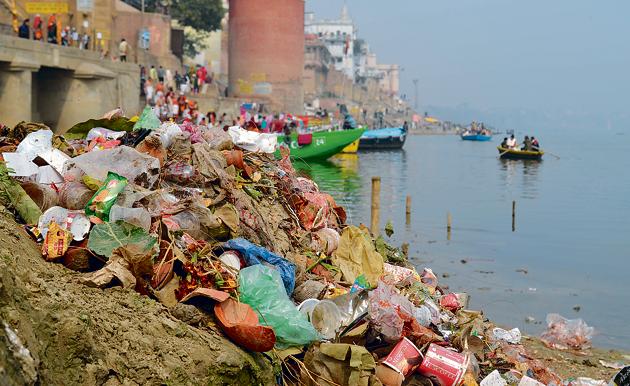 Once the project takes shape, major roads will have heritage lights, and the buildings will have murals depicting the specialty of Varanasi and its legendary figures.(Rajesh Kumar/HT Photo)
