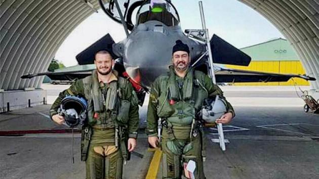 Chief of the air staff, Air Chief Marshal S Dhanoa (right) after a sortie on a Rafael during his visit to France on July 18, 2017.(PTI Photo)