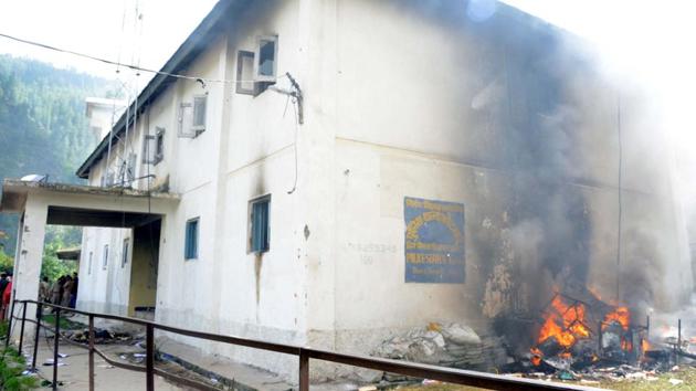 A police station in Kotkhai, near Shimla, that was set on fire by protesters on Wednesday. (Deepak Sansta/HT Photo) A police station in Kotkhai, near Shimla, that was set on fire by protesters on Wednesday. (Deepak Sansta/HT Photo)