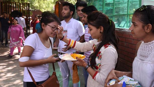 Fresher students being welcomed by theirs senior on the first day of the college at Ramjas College in New Delhi. (Sushil Kumar / HT Photo) Fresher students being welcomed by theirs senior on the first day of the college at Ramjas College in New Delhi. (Sushil Kumar / HT Photo)