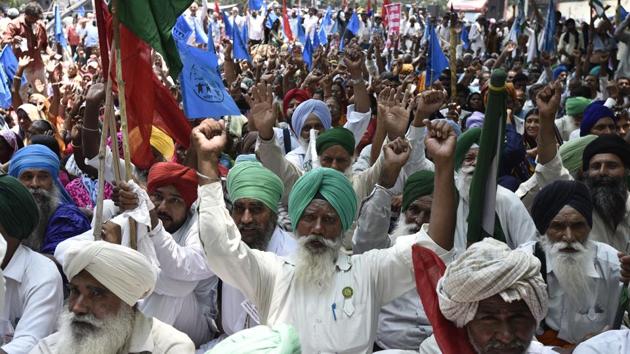 Farmers from Gujarat, Haryana, Rajasthan, Maharashtra, Punjab and Uttar Pradesh joined force with farmers from Tamil Nadu for a united agitation. (Burhaan Kinu/HT PHOTO) Farmers from Gujarat, Haryana, Rajasthan, Maharashtra, Punjab and Uttar Pradesh joined force with farmers from Tamil Nadu for a united agitation. (Burhaan Kinu/HT PHOTO)
