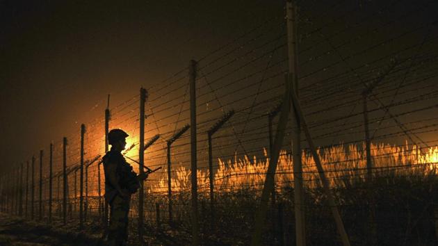 The two sides frequently trade fire across the heavily militarised Line of Control.(Nitin Kanotra / Hindustan Times)