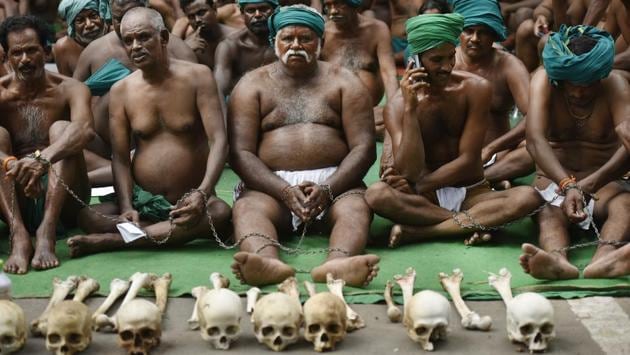 The farmers from Tamil Nadu are expected to stay on in Jantar Mantar, while the others are expected to carry on their Kisan Mukti Sangathan Yatra in other parts of the country. (Ravi Choudhary/HT PHOTO) The farmers from Tamil Nadu are expected to stay on in Jantar Mantar, while the others are expected to carry on their Kisan Mukti Sangathan Yatra in other parts of the country. (Ravi Choudhary/HT PHOTO)