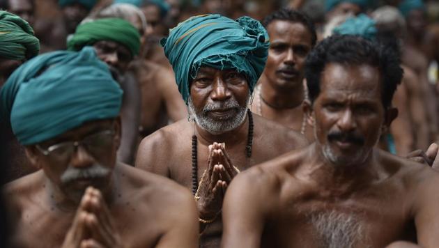 The group of farmers from Tamil Nadu who had grabbed headlines earlier this year, for their unique methods of protests, have returned to Jantar Mantar with 17 skulls and 17 pairs of femur bones allegedly of farmers who had committed suicide in the face of drought and debt. (Ravi Choudhary/HT PHOTO) The group of farmers from Tamil Nadu who had grabbed headlines earlier this year, for their unique methods of protests, have returned to Jantar Mantar with 17 skulls and 17 pairs of femur bones allegedly of farmers who had committed suicide in the face of drought and debt. (Ravi Choudhary/HT PHOTO)