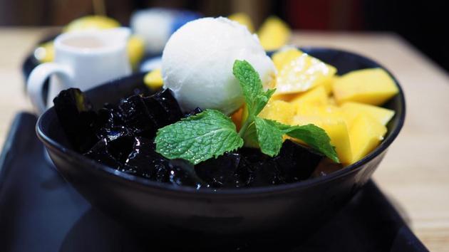 In a series of taste tests, participants were unable to distinguish a 2 percent difference in fat levels in two vanilla ice cream samples. (Shutterstock) In a series of taste tests, participants were unable to distinguish a 2 percent difference in fat levels in two vanilla ice cream samples. (Shutterstock)