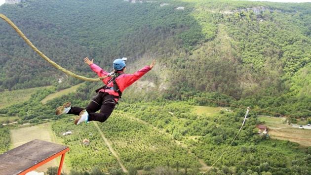 Rishikesh, Bangalore and Lonavala are good locations for paragliding.(Shutterstock)