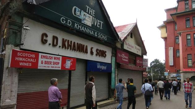 The call for the Shimla bandh, which was largely peaceful, was given by the BJP. (Ravi Kumar/HT)