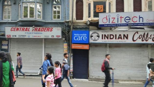 Shops remained closed through the day and traffic was paralysed on most of the arterial roads between 11 am and 3 pm due to dharnas by the agitators. (Ravi Kumar/HT)
