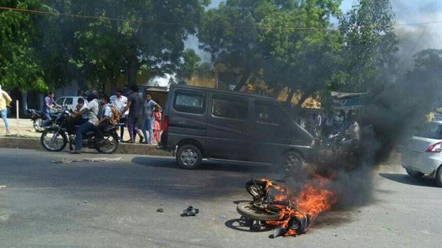 Kanwar yatra: Devotees set bike on fire after it hits procession in ...