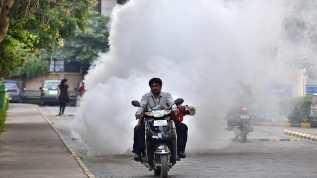 Workers undertake fogging to check breeding of mosquitoes at Sector 49 in Gurgaon. (Sanjeev Verma/HT File Photo) Workers undertake fogging to check breeding of mosquitoes at Sector 49 in Gurgaon. (Sanjeev Verma/HT File Photo)