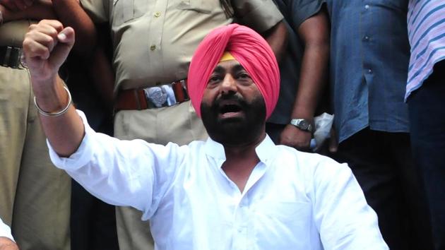 Sukhpal Khaira protesting outside the Punjab assembly during the budget session last month.(HT Photo)