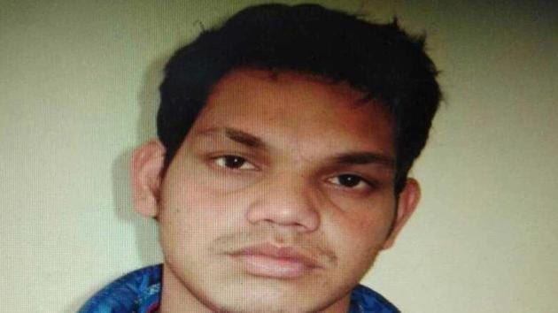 Deepak Kumar fled from General Hospital, Sector 6, Panchkula, on a motorcycle after throwing chilli powder into policemen’s eyes on June 17. (HT File) Deepak Kumar fled from General Hospital, Sector 6, Panchkula, on a motorcycle after throwing chilli powder into policemen’s eyes on June 17. (HT File)