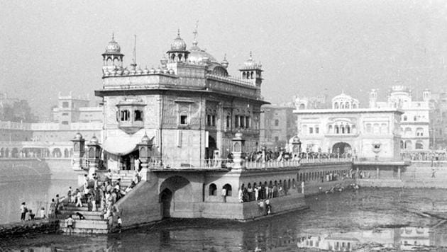 On June 6, 1984, over 1,000 lives were claimed during Operation Bluestar, the raid on Sikh’s holiest shrine Golden Temple to cow down extremists led by Jarnail Singh Bhindrawale. This November 22, 1984, photo shows kar sewa (voluntary service) for repairs at the Golden Temple. (KK Chawla/HT File Photo) On June 6, 1984, over 1,000 lives were claimed during Operation Bluestar, the raid on Sikh’s holiest shrine Golden Temple to cow down extremists led by Jarnail Singh Bhindrawale. This November 22, 1984, photo shows kar sewa (voluntary service) for repairs at the Golden Temple. (KK Chawla/HT File Photo)