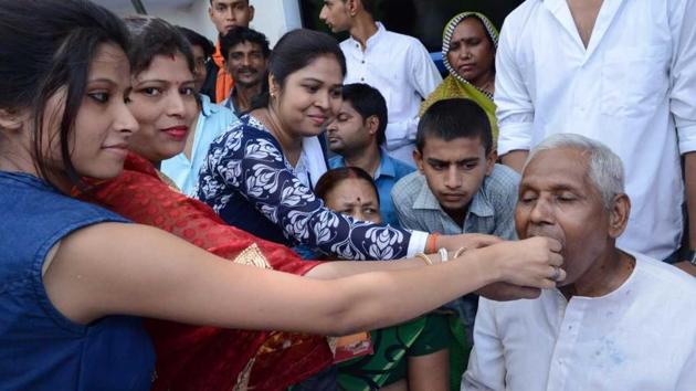 Pyarelal and Vidyavati, two persons closest to Kovind, say he is divinely blessed. (HT Photo) Pyarelal and Vidyavati, two persons closest to Kovind, say he is divinely blessed. (HT Photo)