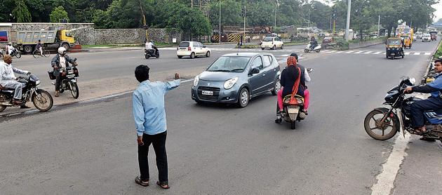 Out of the 25 spots identified by the traffic department in the city, a majority of them were junctions where vehicles come from all sides and the situation can be chaotic in case of no traffic signals or traffic violations.(Pratham Gokhale/HT PHOTO) Out of the 25 spots identified by the traffic department in the city, a majority of them were junctions where vehicles come from all sides and the situation can be chaotic in case of no traffic signals or traffic violations.(Pratham Gokhale/HT PHOTO)
