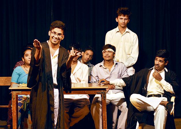 College students performing a play at Purushottam Karandak event at Bharat Natya Mandir.(HT FILE PHOTO) College students performing a play at Purushottam Karandak event at Bharat Natya Mandir.(HT FILE PHOTO)
