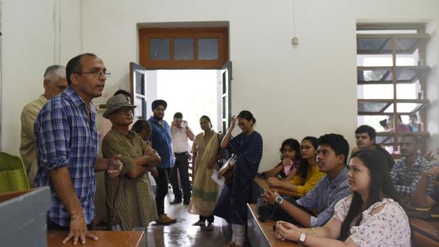 Students would have to visit individual colleges on Saturday to find the cutoff requirement and if they have qualified. Admissions under the sixth list is expected to be approved until Tuesday. (Saumya Khandelwal/HT PHOTO) Students would have to visit individual colleges on Saturday to find the cutoff requirement and if they have qualified. Admissions under the sixth list is expected to be approved until Tuesday. (Saumya Khandelwal/HT PHOTO)