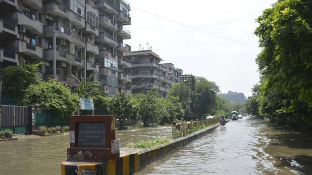 There was knee-deep water both inside and outside the highrises of Indirapuram on Thursday. (Sakib Ali/HT Photo) There was knee-deep water both inside and outside the highrises of Indirapuram on Thursday. (Sakib Ali/HT Photo)