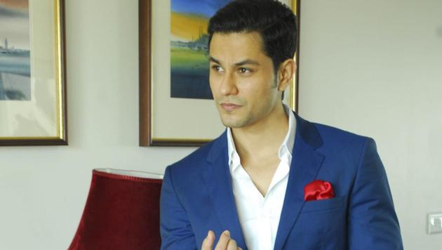 Actor Kunal Kemmu says he did not know who Mahesh Bhatt was when the filmmaker directed him in Hum Hain Rahi Pyar Ke (1993).