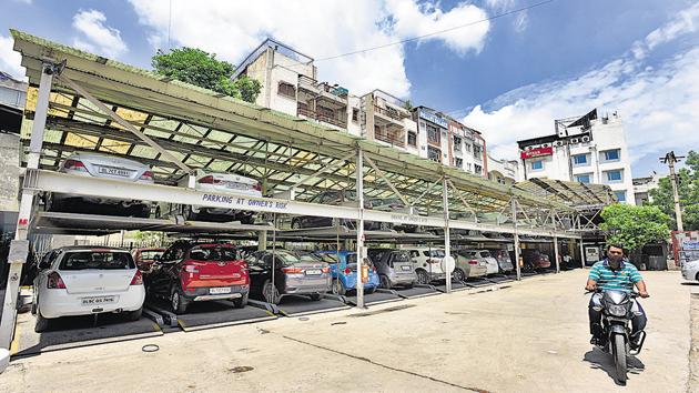 A stack parking at behind Sheila Cinema in Paharganj. (Sonu Mehta/HT PHOTO) A stack parking at behind Sheila Cinema in Paharganj. (Sonu Mehta/HT PHOTO)