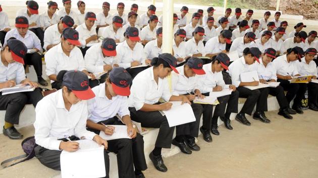 478 women probationer deputy superintendents of police are taking part in a commando training programme at Bahadurgarh in Patiala. (Bharat Bhushan/HT)