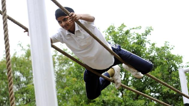 A training commando learning the ropes. (Bharat Bhushan/HT)