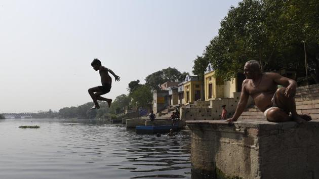 Despite concerns over the pollution of the Yamuna, the river still draws people for purposes of prayer and worship, daily chores like the washing of clothes or simple recreation by its banks.  The young among these visitors, unfazed by its ecology jump right in. (Saumya Khandelwal / HT Photo) 