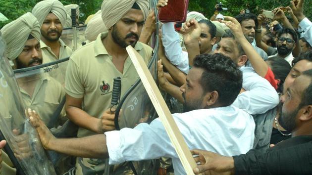 Members of the Christian community confronting the police during a protest on the Jalandhar bypass in Ludhiana last Sunday. (HT File Photo) Members of the Christian community confronting the police during a protest on the Jalandhar bypass in Ludhiana last Sunday. (HT File Photo)