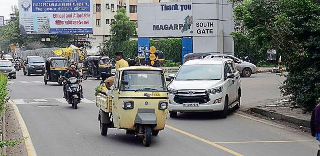 Magarpatta city south gate is another accident-prone spot identified by the traffic police. (Ravindra Joshi/HT PHOTO) Magarpatta city south gate is another accident-prone spot identified by the traffic police. (Ravindra Joshi/HT PHOTO)