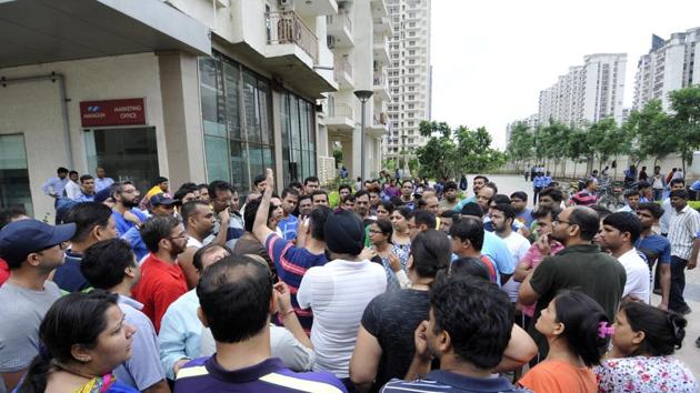 Many residents have rehired helps who were caught throwing stones and creating a ruckus in the society on July 12. (Sunil Ghosh/HT File Photo) Many residents have rehired helps who were caught throwing stones and creating a ruckus in the society on July 12. (Sunil Ghosh/HT File Photo)