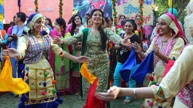 Satinder Satti, TV anchor, actress, poet, dancer, singer, and Punjab Arts Council chairperson, at the Teej celebrations at Punjab Kala Bhawan in Sector 16, Chandigarh, on Saturday. (Anil Dayal/HT)
