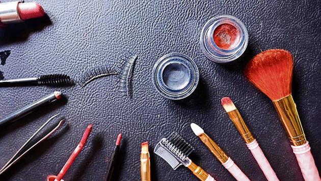 Makeup kit on black leather background (Getty Images/iStockphoto) Makeup kit on black leather background (Getty Images/iStockphoto)