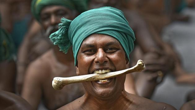 Tamil farmers resumed their protest for loan waiver and drought-relief packages, joining forces with farmers from other states in a united agitation at Jantar Mantar. (Ravi Choudhary / HT Photo) Tamil farmers resumed their protest for loan waiver and drought-relief packages, joining forces with farmers from other states in a united agitation at Jantar Mantar. (Ravi Choudhary / HT Photo)