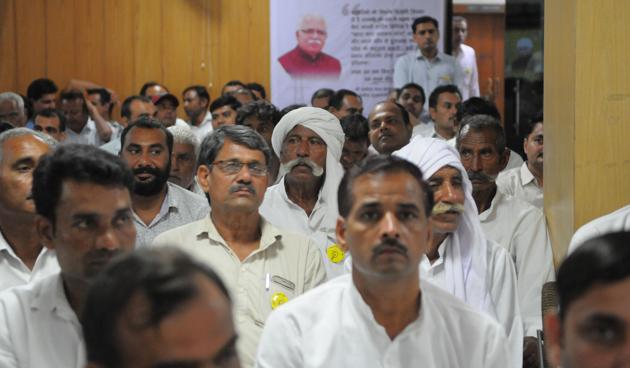 Villagers at Gurgaon’s mini secretariat on Sunday to meet DHBVN chairman and managing director Shatrujeet Kapur. (Parveen Kumar/HT PHOTO) Villagers at Gurgaon’s mini secretariat on Sunday to meet DHBVN chairman and managing director Shatrujeet Kapur. (Parveen Kumar/HT PHOTO)