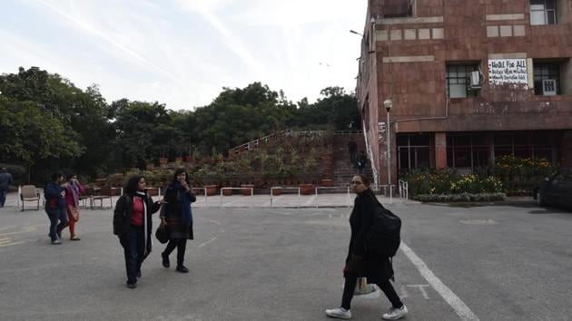 Students in front of the administrative building of JNU in New Delhi. (HT File Photo) Students in front of the administrative building of JNU in New Delhi. (HT File Photo)