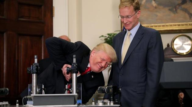 U.S. President Donald Trump participates in a strength vial test accompanied by Corning Pharmaceutical Glass Chairman and CEO Wendell Weeks during a ‘Made in America’ event on pharmaceutical glass manufacturing, at the Roosevelt Room of the White House in Washington, U.S. (Carlos Barria / REUTERS) U.S. President Donald Trump participates in a strength vial test accompanied by Corning Pharmaceutical Glass Chairman and CEO Wendell Weeks during a ‘Made in America’ event on pharmaceutical glass manufacturing, at the Roosevelt Room of the White House in Washington, U.S. (Carlos Barria / REUTERS)