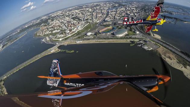 Czech Republic's Martin Sonka leading France's Nicolas Ivanoff over the city of Kazan prior to the fifth stage of the Red Bull Air Race World Championship in Kazan. (Armin WALCHER / AFP) Czech Republic's Martin Sonka leading France's Nicolas Ivanoff over the city of Kazan prior to the fifth stage of the Red Bull Air Race World Championship in Kazan. (Armin WALCHER / AFP)