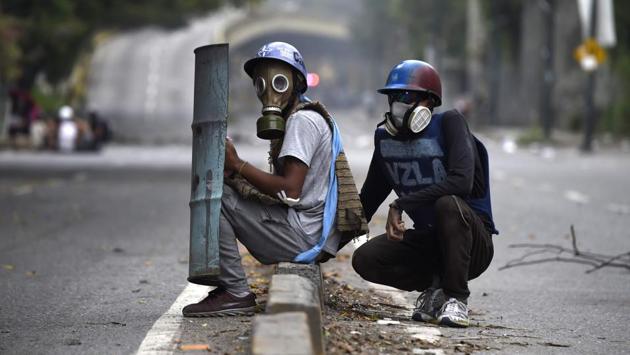 Opposition demonstrators clash with riot police during an anti-government protest in Caracas. A 24-hour nationwide strike got underway in Venezuela Thursday, in a bid by the opposition to increase pressure on beleaguered leftist President Nicolas Maduro following four months of deadly street demonstrations. (JUAN BARRETO / AFP) Opposition demonstrators clash with riot police during an anti-government protest in Caracas. A 24-hour nationwide strike got underway in Venezuela Thursday, in a bid by the opposition to increase pressure on beleaguered leftist President Nicolas Maduro following four months of deadly street demonstrations. (JUAN BARRETO / AFP)
