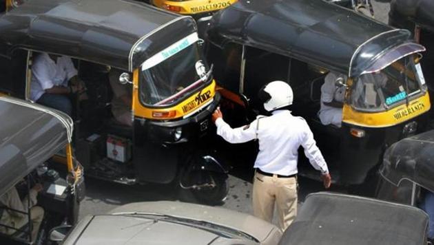 One of these spots is at Yari Road in Andheri (West), where traffic constable Nitin Rathod was assaulted on Friday.(HT File Photo)